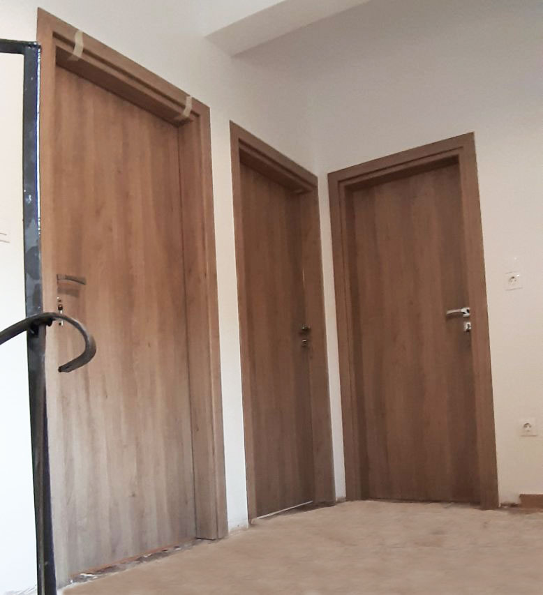 Τοποθέτηση εσωτερικών πορτών σε διαμέρισμα στο Πόρτο Ράφτη
